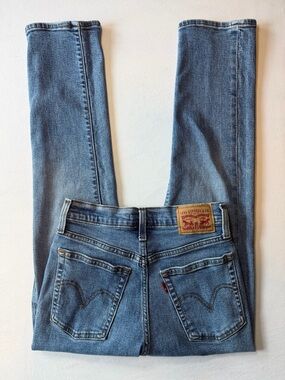 Levi straight jeans (No holes)